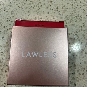 LAWLESS Blush Compact in Metallic Pink